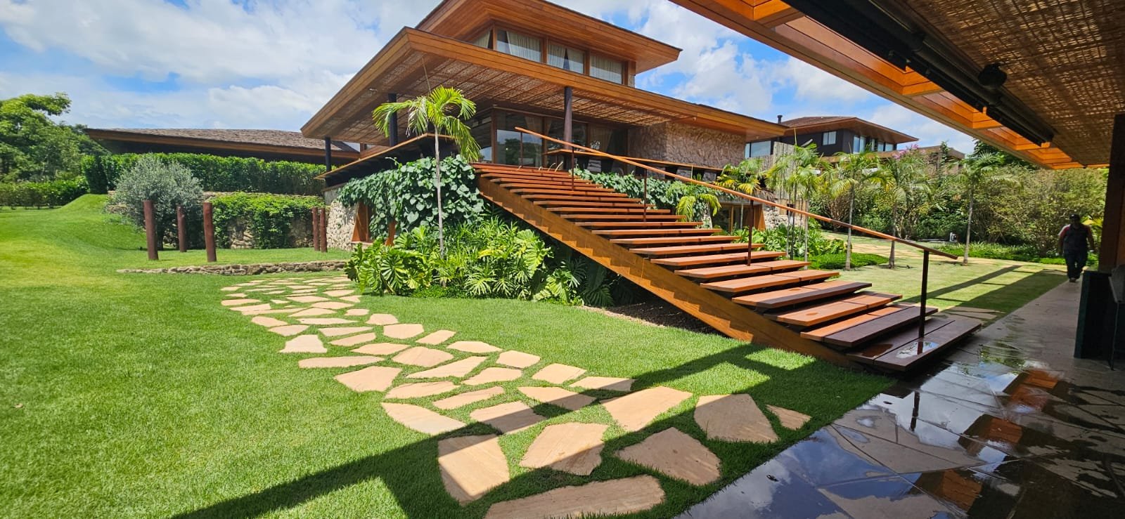 HARAS LARISSA RM3 (1)
