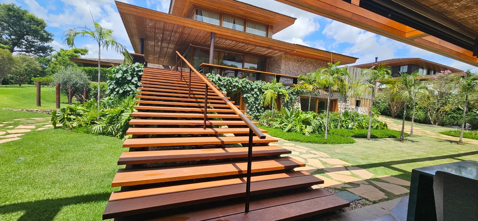 HARAS LARISSA RM4 (1)